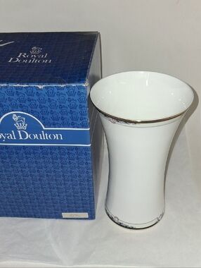 Royal Doulton RHODES Tall Vase With Box